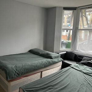 Sterne Street 4 Person Room